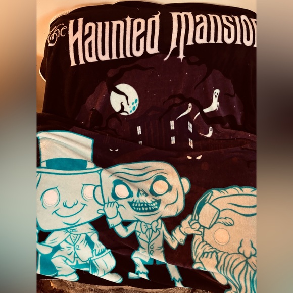 Disney Haunted Mansion Hitchhiking Ghosts Fleece Throw Blanket - Picture 2 of 6